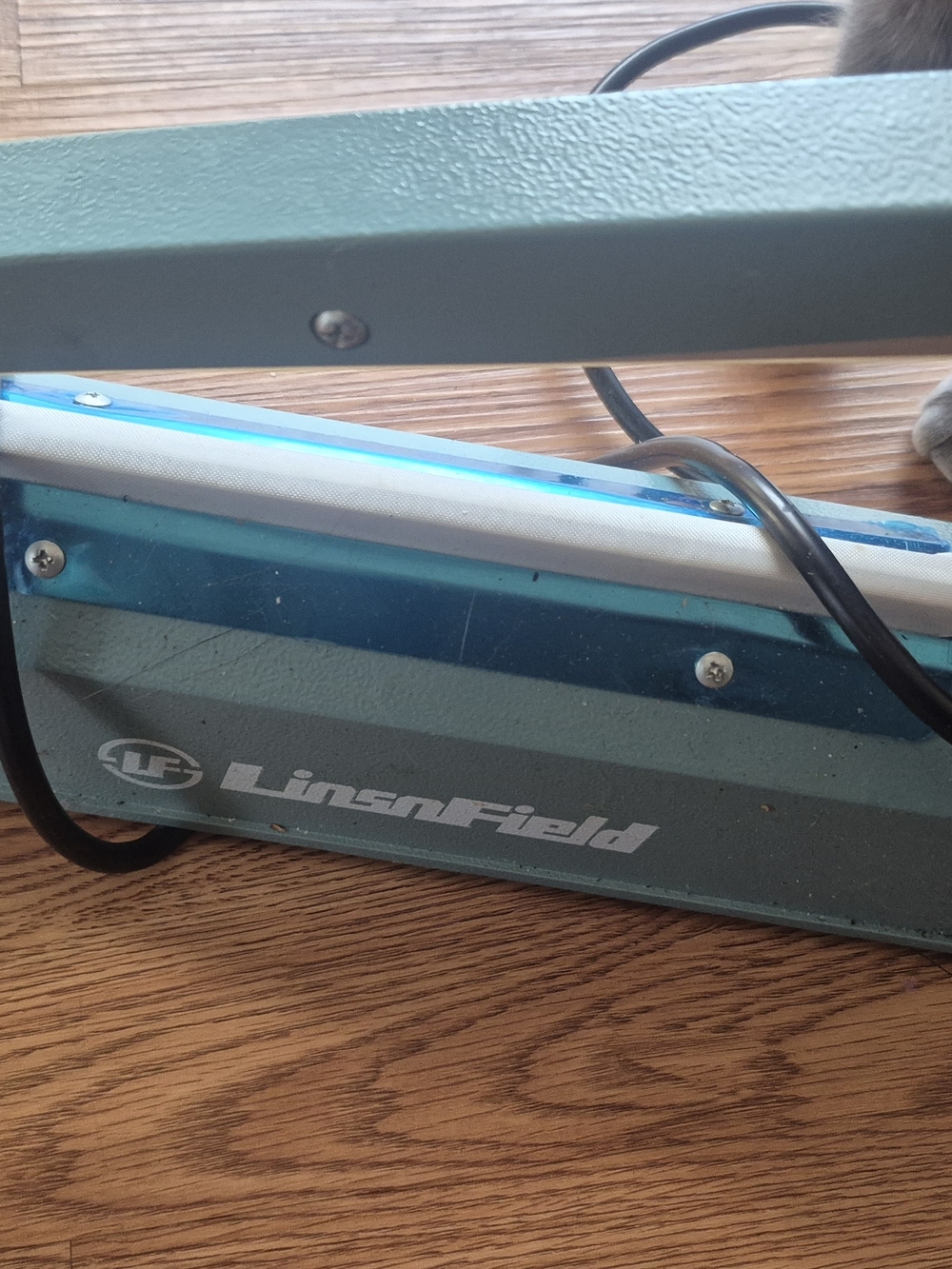 LinsnField Teal Sealing Device with Logo